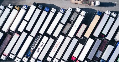 Ponad połowa załadowanych ciężarówek w UE nie jest wykorzystana optymalnie. Jak poprawić zarządzanie transportem w przedsiębiorstwie?