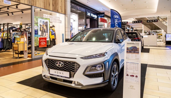 Salon samochodowy w Magnolia Park. Festiwal trwa [ZDJĘCIA] Motoryzacja, LIFESTYLE - Festiwal Samochodowych Nowości w Magnolia Park już trwa. Lexus, Jeep, Mazda, Jaguar, Range Rover i inne marki znajdziemy w jednym miejscu. To doskonała okazja do przyjrzenia się najnowszym trendom w motoryzacji. Festiwal zakończy się 31 października. Wstęp jest bezpłatny.