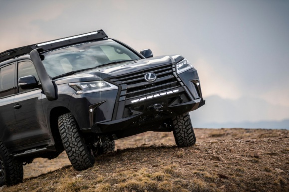 J201 Concept - luksusowa terenówka z mocą Lexusa LFA Motoryzacja, LIFESTYLE - Potężny SUV na ramie i z silnikiem V8 to zawsze solidny kandydat na wyprawową terenówkę. Podobnego zdania są najwyraźniej amerykański oddział Lexusa i warsztat Expedition Overland.