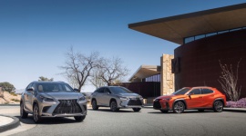 Dobry rok dla Lexusa - japońska marka obsypana nagrodami Motoryzacja, LIFESTYLE - Brytyjski Lexus podsumował swoje osiągnięcia w tegorocznych rankingach, konkursach i badaniach satysfakcji klienta.
