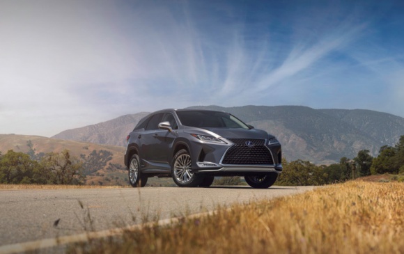 Lexus dla dużej rodziny. Te modele pomieszczą więcej niż 5 osób Motoryzacja, LIFESTYLE - Na naszych ulicach dominują 5-osobowe samochody, ale niekiedy 4 miejsca dla pasażerów to za mało. Przedstawiamy modele Lexusa, w których można cieszyć się zaletami klasy premium w większym gronie.