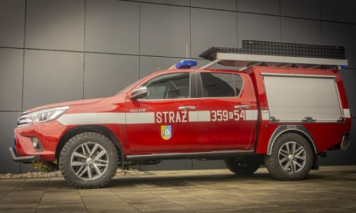 Niezniszczalny pickup na służbie. Toyota Hilux z zabudową dla straży pożarnej