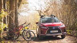 Oryginalne akcesoria Lexusa na każdą pogodę Motoryzacja, LIFESTYLE - Wiosna jest w tym roku wyjątkowo niezdecydowana. Pogodowe kaprysy nie ułatwiają życia kierowcom oraz tym, którzy lubią poruszać się na świeżym powietrzu.