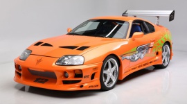 Toyota Supra z „Szybkich i wściekłych" sprzedana za 550 tys. dolarów Motoryzacja, LIFESTYLE - W tym samochodzie Paul Walker kręcił sceny na planie filmu Szybcy i wściekli. Teraz słynna Supra A80 z 1994 roku ma nowego właściciela, który zapłacił za nią 550 tys. dolarów, ustanawiając nowy rekord.