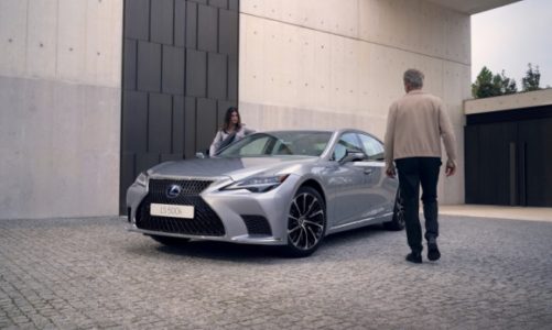 Te zabiegi projektantów sprawiają, że Lexusy wyróżniają się na ulicy